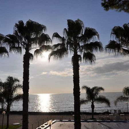 Ferienwohnung Garage, Piscina, Accesso A Mare E Pista Ciclabile Sanremo Exterior foto