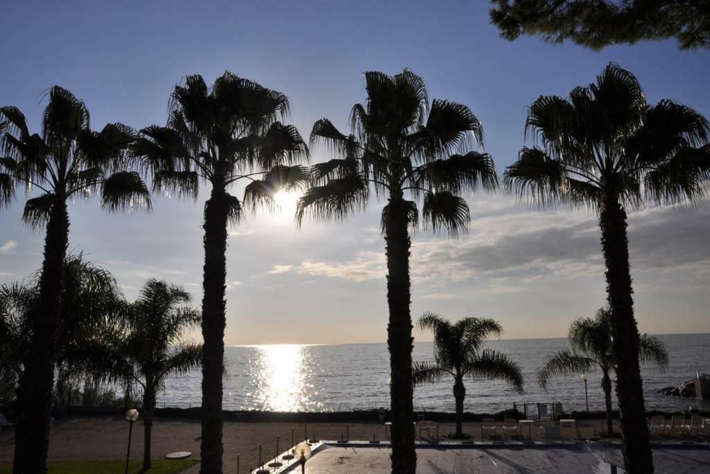 Ferienwohnung Garage, Piscina, Accesso A Mare E Pista Ciclabile Sanremo Exterior foto